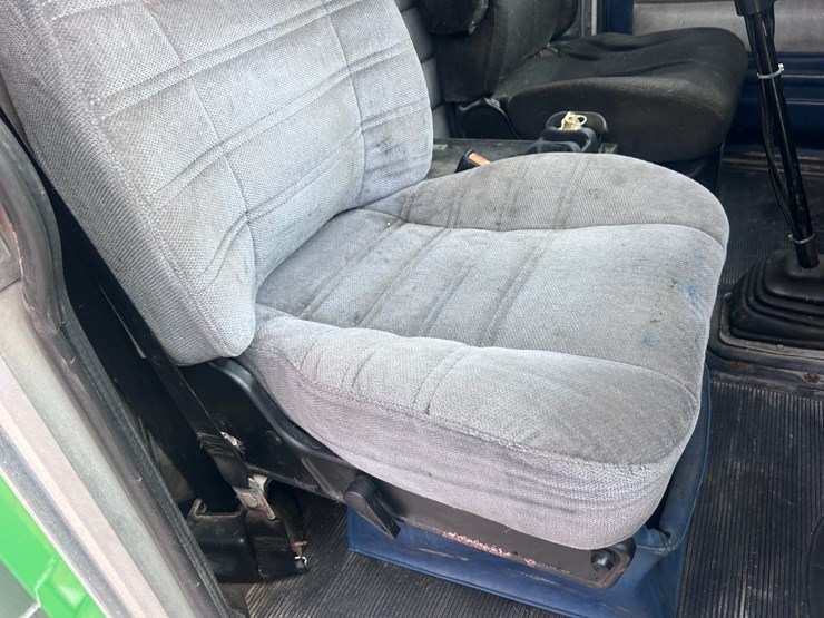 1999-peterbilt-379-image-57