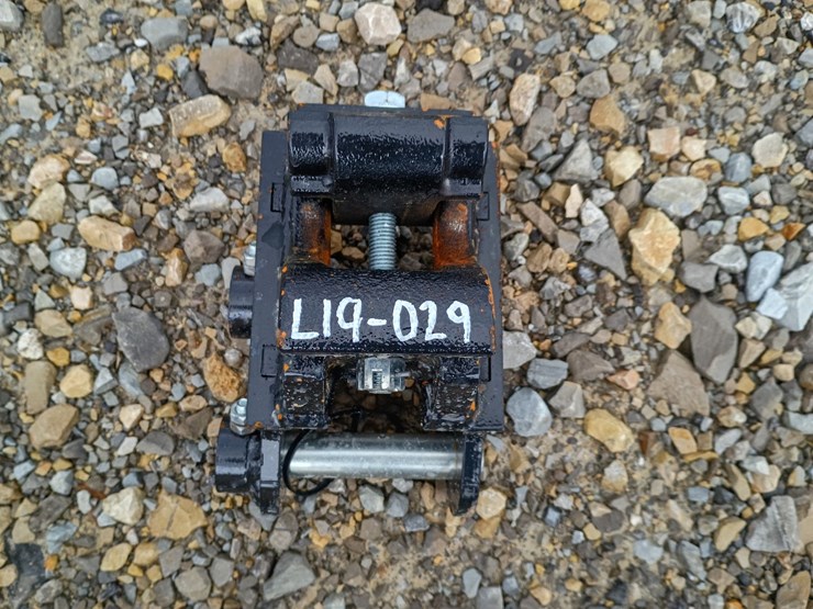 #l19-029-•-tpm-quick-coupler-mini-excavator-attachment-image-1