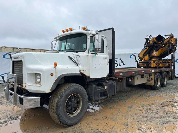 1999-mack-dm688s-image-1