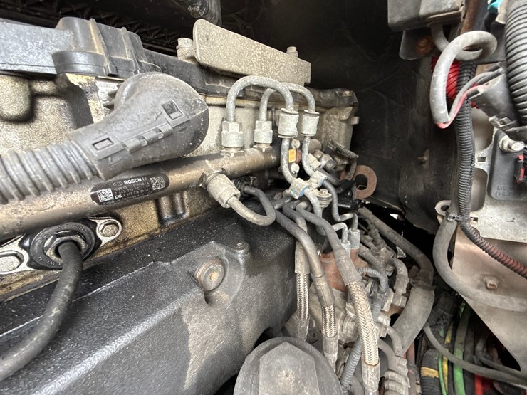 2016-massey-ferguson-8-image-19