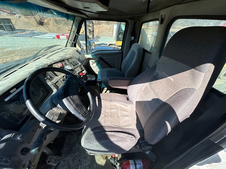 2005-massey-ferguson-8-image-53