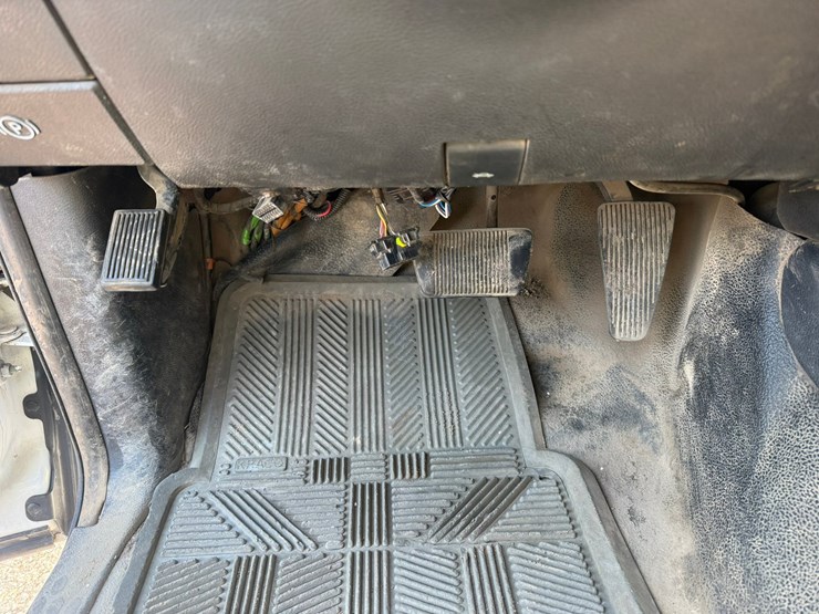 #1063-•-2014-ram-5500-heavy-duty-service-truck-image-24