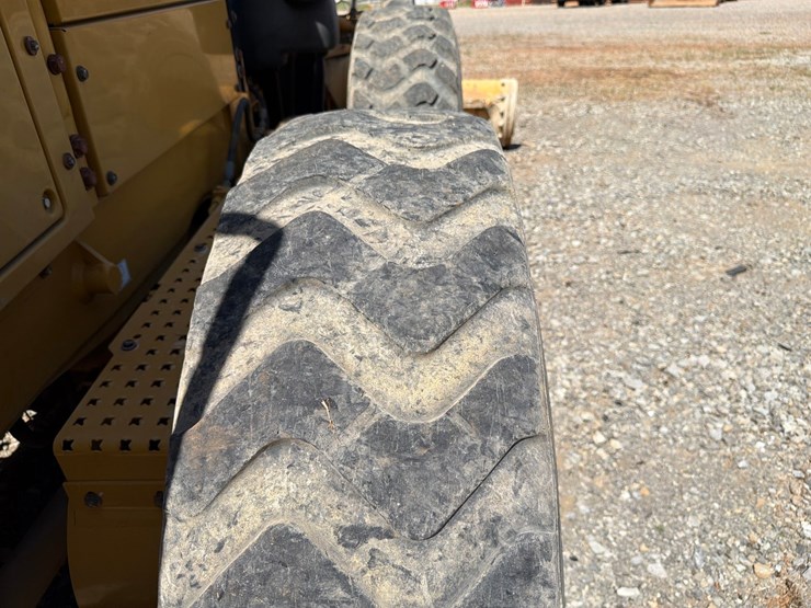 2018-caterpillar-12m3-image-91