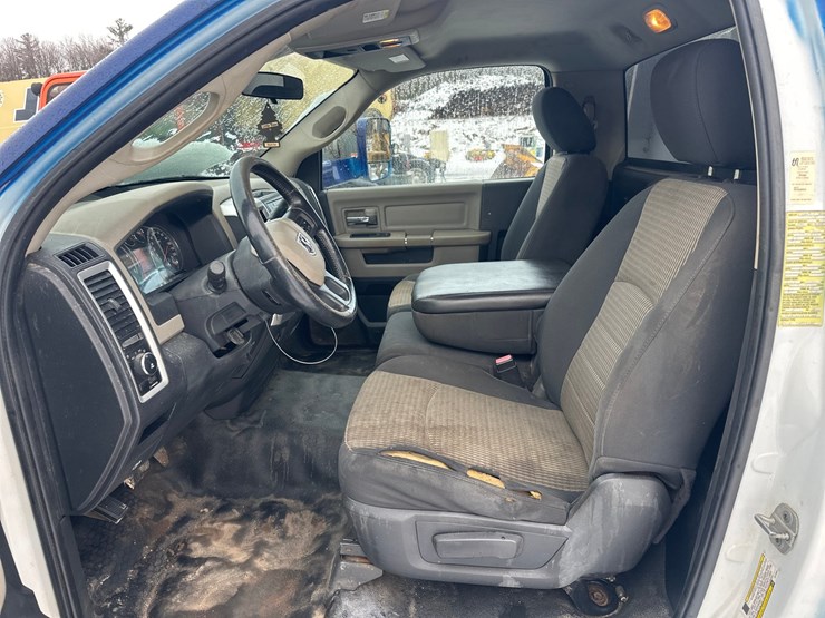 2012-massey-ferguson-8-image-42