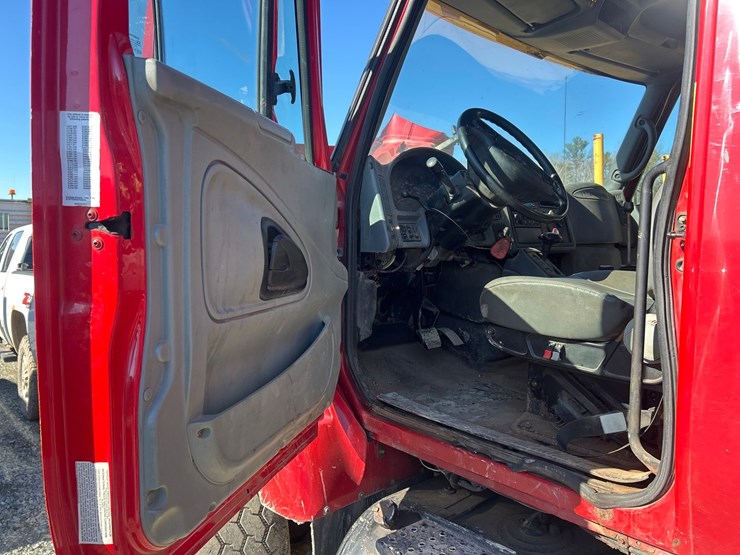 2006-international-7400-image-54