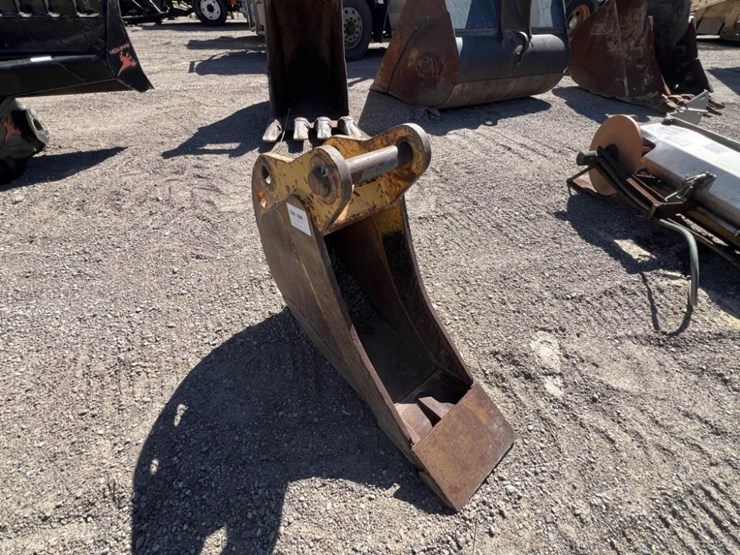 12"-dig-bucket-w/cutting-edge-image-1