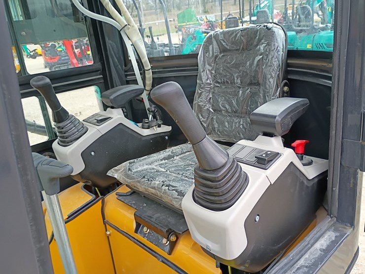 #24172-•-2025-agt-qk18rxs-c-mini-excavator-image-13