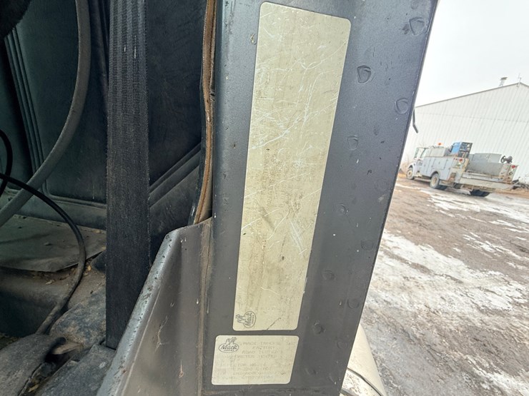 1999-mack-dm690-image-60