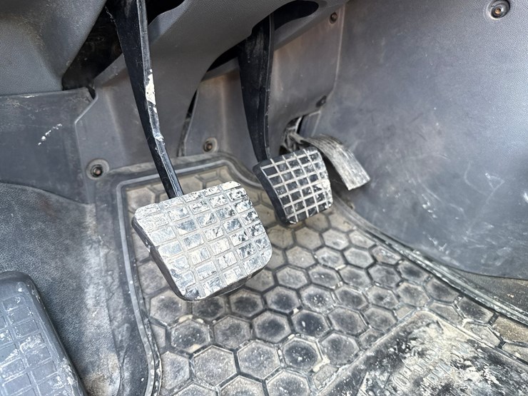 #2199-•-2020-international-a26-sleeper-cab-truck-tractor-image-89