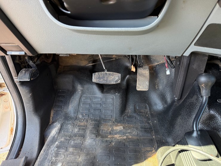 2014-ford-f550-xl-image-30