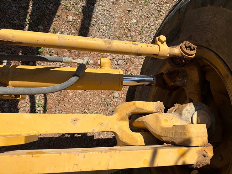 2018-caterpillar-12m3-image-13