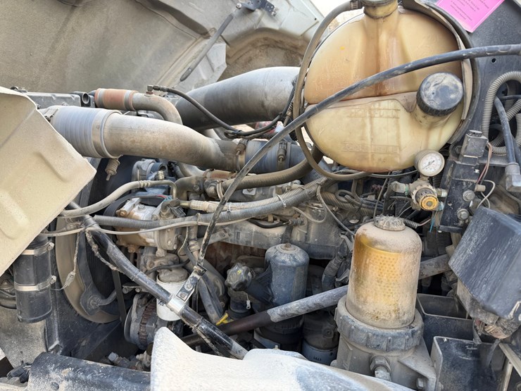 #1049-•-2005-mack-granite-tri-axle-dump-image-59