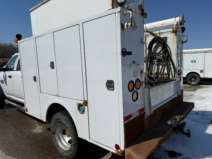 #1063-•-2014-ram-5500-heavy-duty-service-truck-image-12