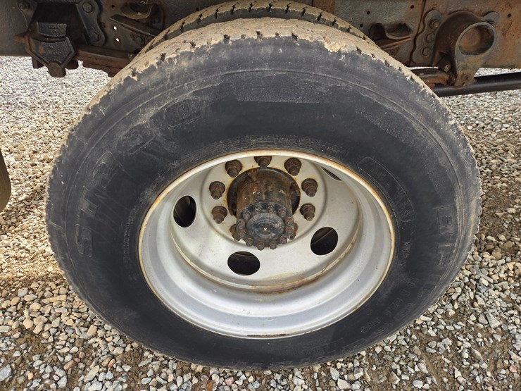 2000-ford-f650-image-69