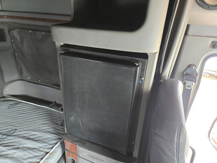 2007-peterbilt-387-image-94