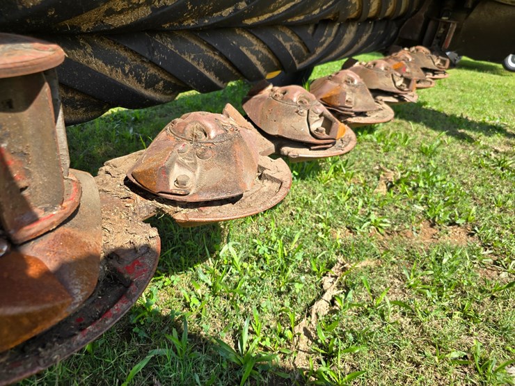 2022-new-holland-210-image-43