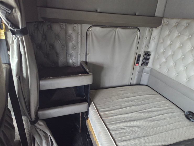 2005-kenworth-t600-image-65