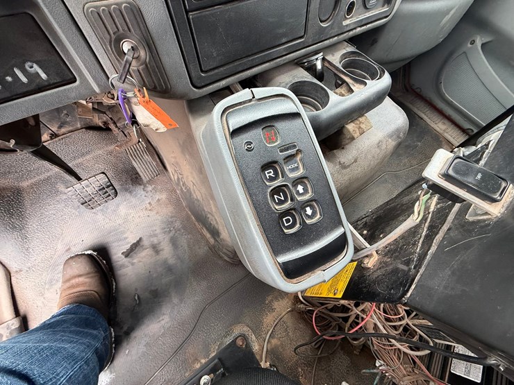 #1052-•-2007-international-7600sfa-tri-axle-dump-truck-image-32