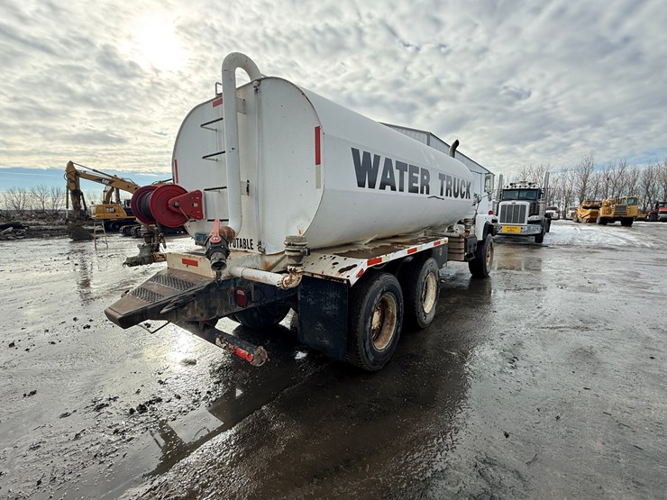 1988-mack-dm690s-image-5