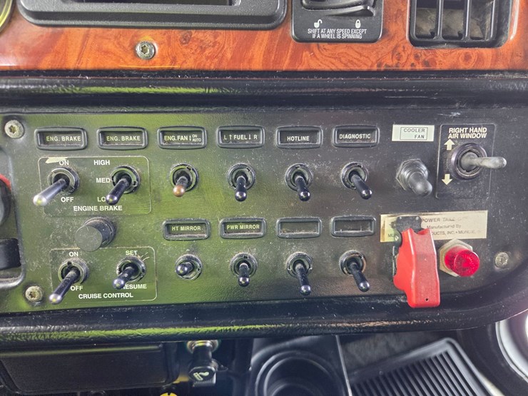 2002-peterbilt-379-image-73
