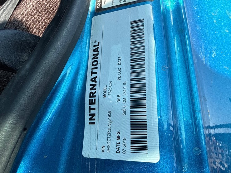 #2199-•-2020-international-a26-sleeper-cab-truck-tractor-image-102
