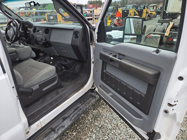 2011-ford-f550-image-53