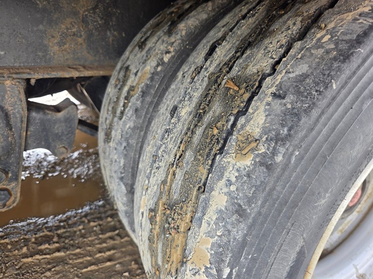 2013-massey-ferguson-8-image-42