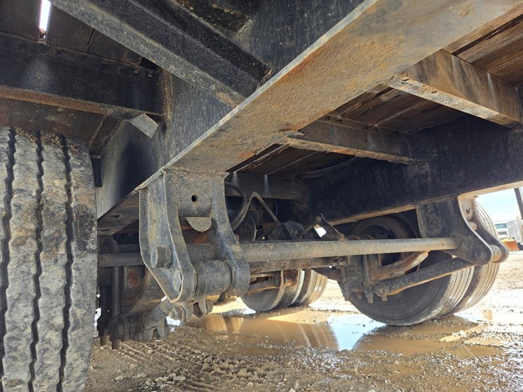 2013-massey-ferguson-8-image-33