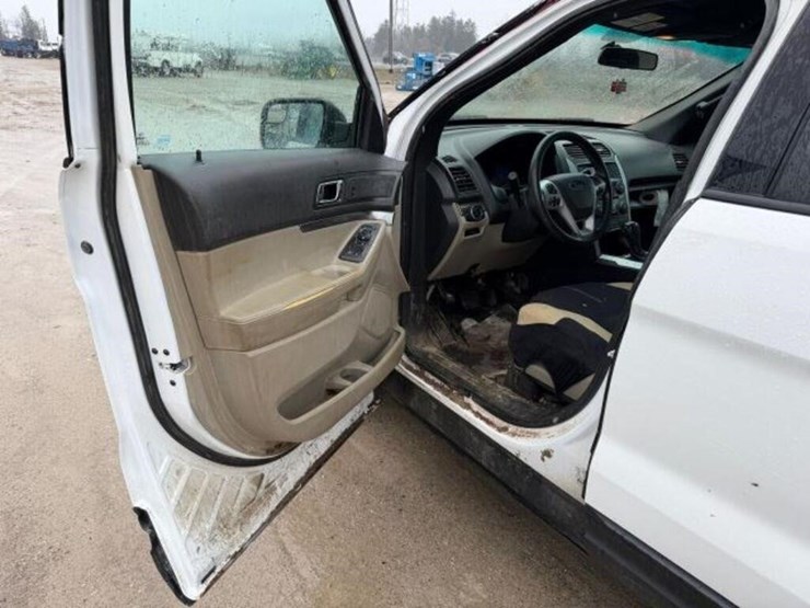 2013-ford-explorer-image-15