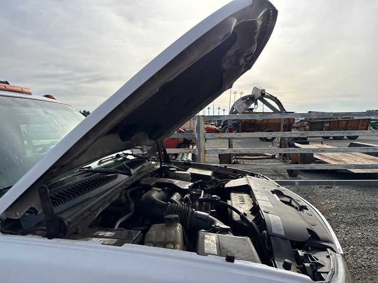 2005-chevrolet-3500-image-11