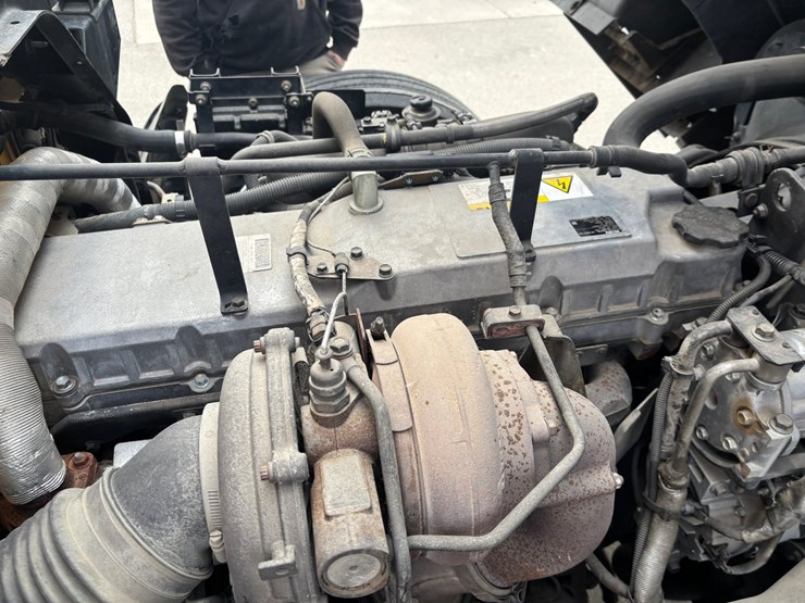 2005-gmc-t7500-image-96