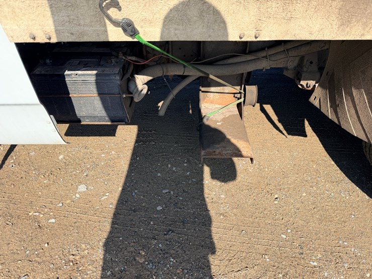 2001-isuzu-npr-image-35