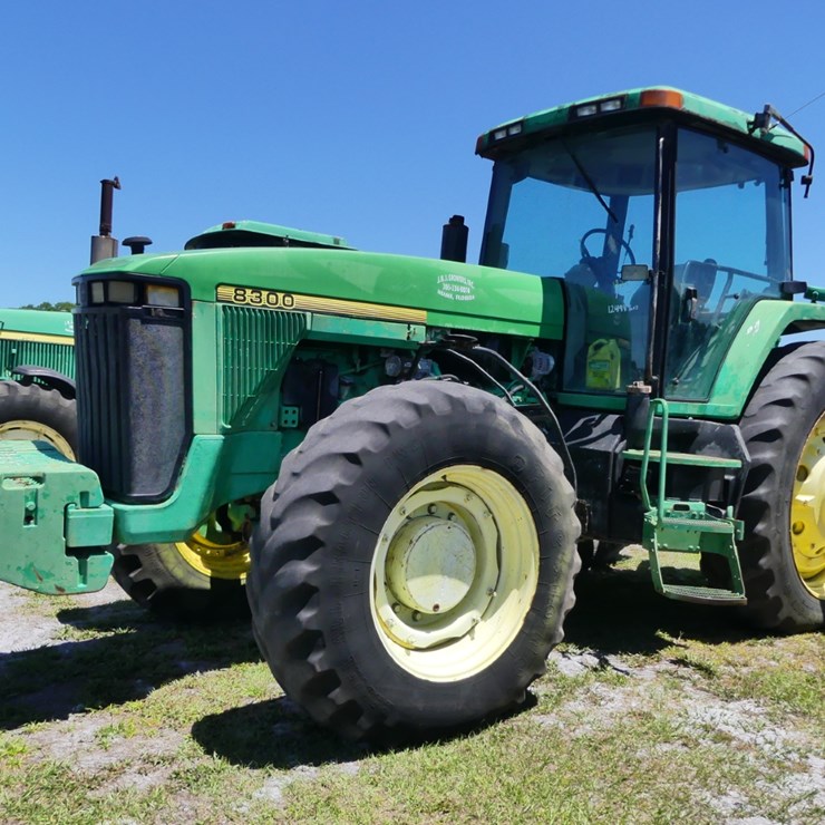 JOHN DEERE 8300