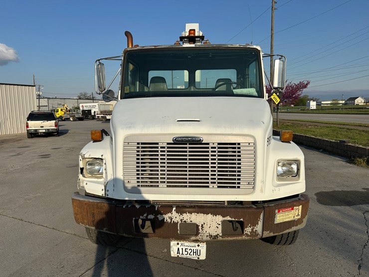 freightliner-fl70-image-8