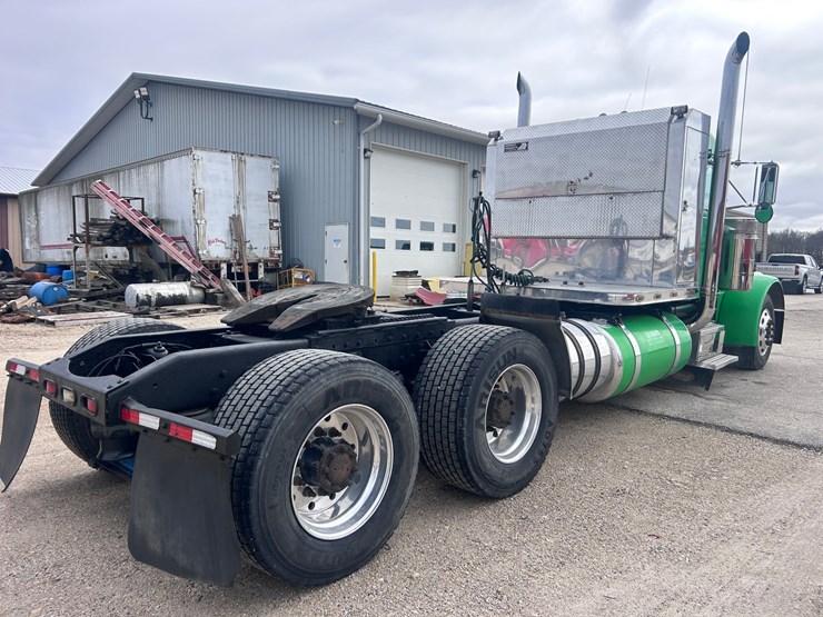 1999-peterbilt-379-image-5