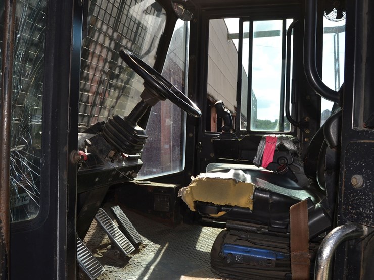 taylor-model-txh360l-dual-wheel-forklift-w/-side-shift-w/-fork-positioner-w/-cummins-engine-w/-enclosed-cab-sn#smk39310--40,380-hours-image-6