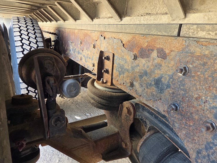 2012-international-7600-image-30