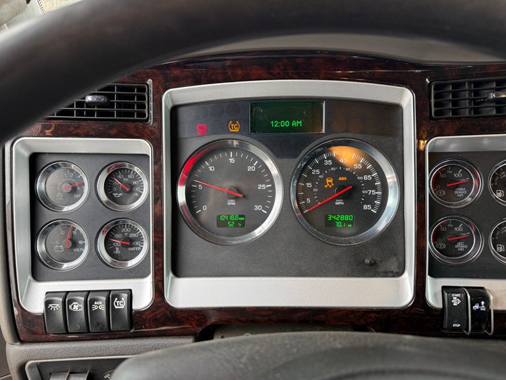 2020-kenworth-t800-image-62