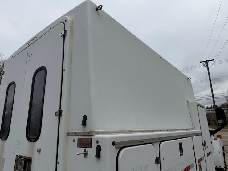 #1048-•-2009-gmc-c5500-specialty-service-truck-image-30