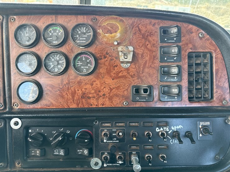 2004-peterbilt-378-image-49