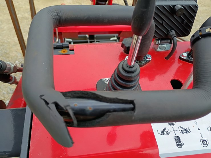 #23945-•-2025-agt-ysrt14-mini-skid-steer-image-17