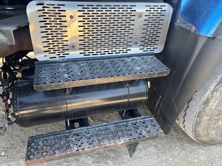 2006-international-7600-image-21