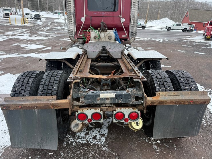 2011-kenworth-t800-image-21