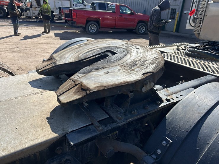 2020-kenworth-t880-image-24