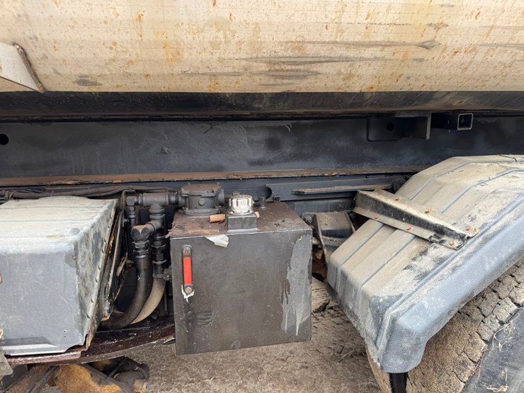 #2168-•-2001-sterling-4x2-snow-plow-truck-image-24