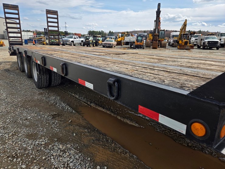2013-massey-ferguson-8-image-17