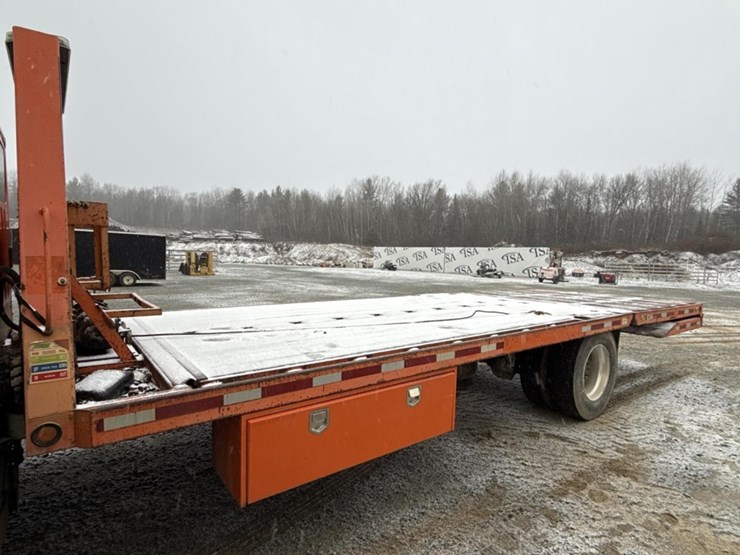 2016-massey-ferguson-8-image-23