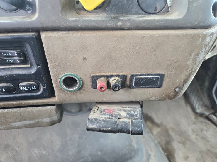 2001-massey-ferguson-8-image-63