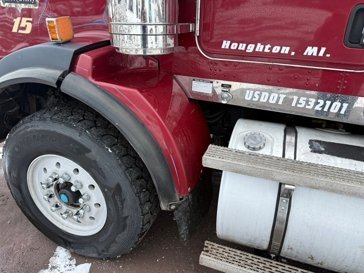2011-kenworth-t800-image-13