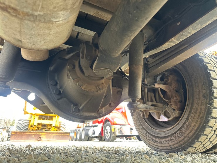 2000-gmc-t6500-image-64